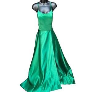 Women's Party Prom Dress Elegant Emerald Green Halter Backless Long Dress